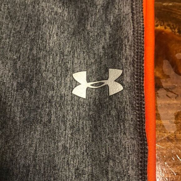 Under Armour Size Med Cropped Workout Pants - Picture 6 of 6